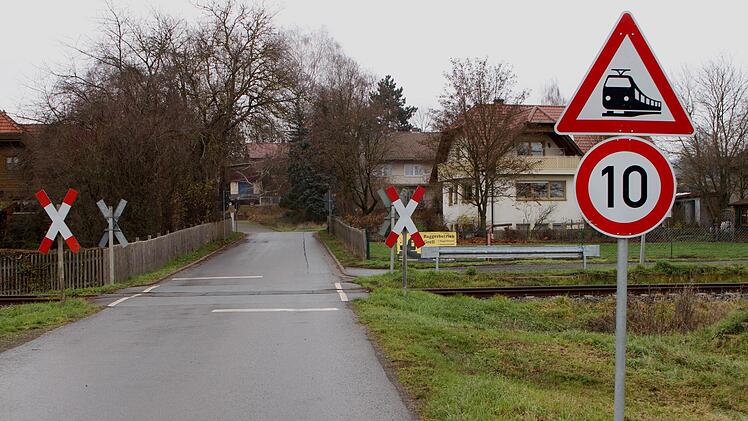 Der Bahnübergang bei Lind soll eine technische Sicherung erhalten. Günther Geiling