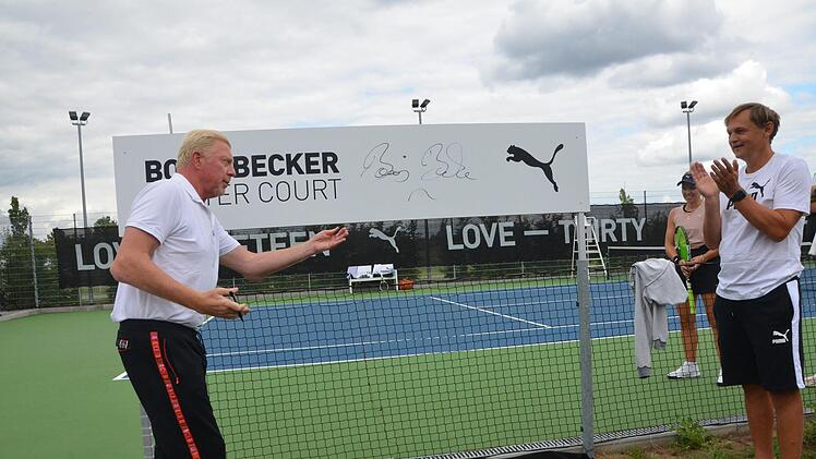 Applaus für eine Legende: Puma-CEO Björn Gulden (rechts) mit Boris Becker nach der feierlichen Enthüllung des Boris Becker Center Courts. Bernhard Panzer