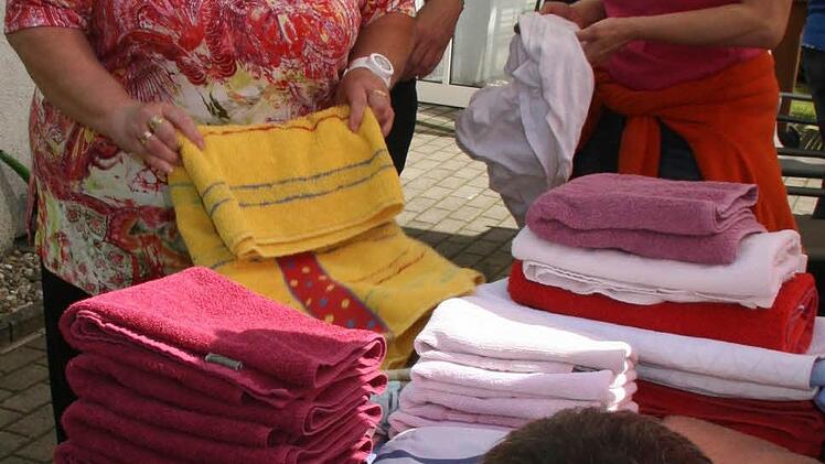 Auch bei ganz alltäglichen Aufgaben helfen die Bewohner mit.