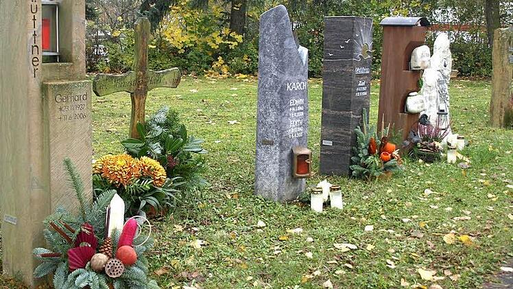In allen vier Friedhöfen der Großgemeinde Oerlenbach gibt es künftig Urnenfelder mit Urnenröhren. In Oerlenbach besteht diese Bestattungsform schon seit einigen Jahren. Foto: Stefan Geiger