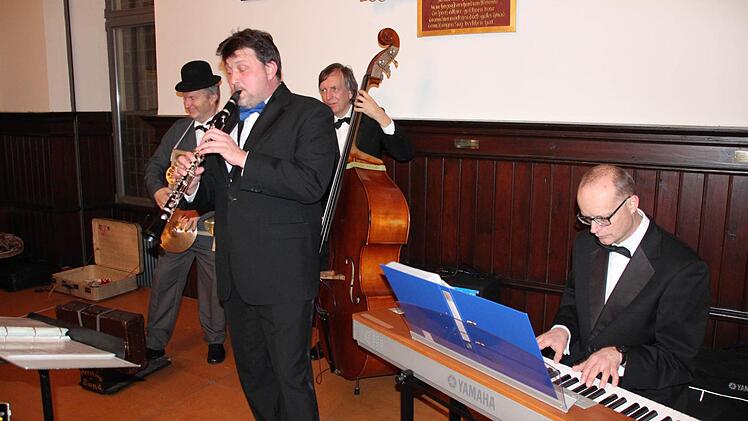 Marco Plitzner (2. v.l.) und sein Blue-Moon-Swingtett Foto: Friedwald Schedel