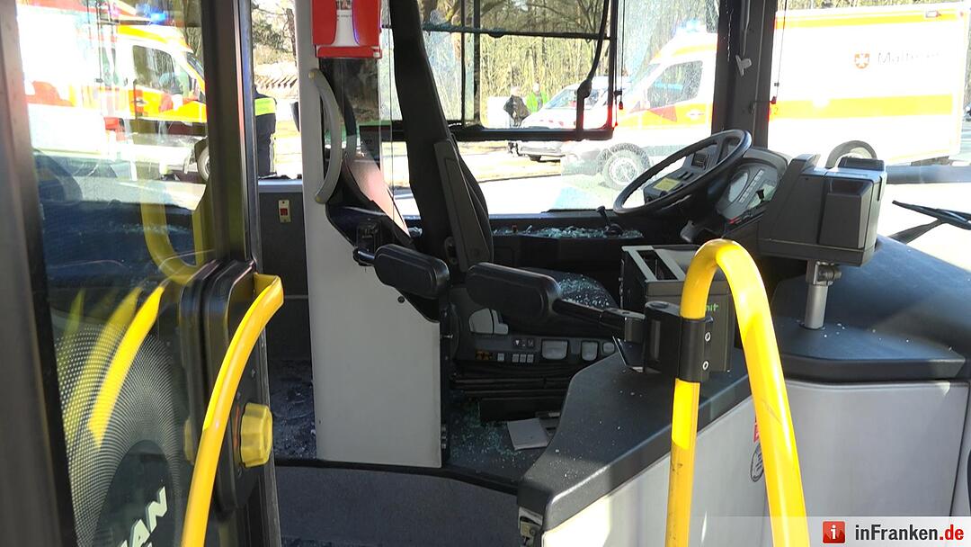 Tödlicher Unfall in Nürnberg: Motorrad kollidiert mit Linienbus