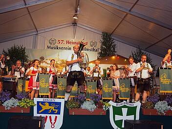 Den ganzen Donnerstagabend über spielte die Trachtenkapelle Wilhelmsthal im Festzelt zünftig auf. Heike Schülein
