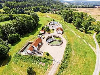 Die Kläranlage des Marktes Marktrodach wurde in den 90er Jahren zum letzten Mal generalsaniert. Jetzt muss die Gemeinde rund eine Million Euro in die Ertüchtigung investieren. Foto: Veronika Schadeck