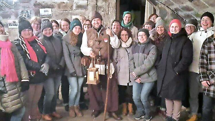 Der Türmer Thomas stellte bei einer nächtlichen Führung auch die Bierkeller unter den alten Kronacher Häusern vor.