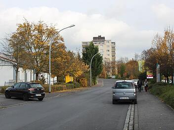 Einstimmig lehnte der Bauausschuss den Antrag der Gewerbetreibenden ab, die Spitzwiese direkt an den Ring anzuschließen. Foto: Mäuser