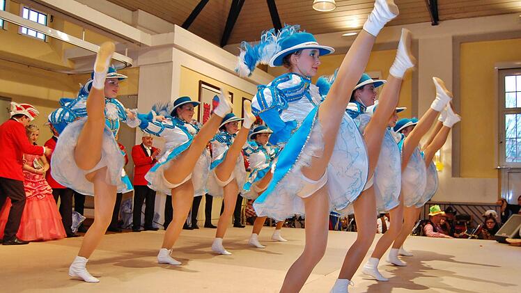 Faschingstreiben im Tattersall.  Foto: Sigismund von Dobschütz