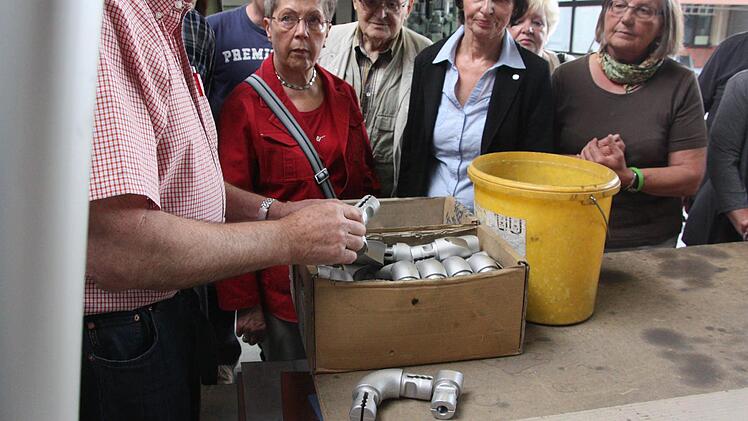In der Firma selbst entwickelte Verbindungsstücke für Geländer. Foto: Arnold Nöth