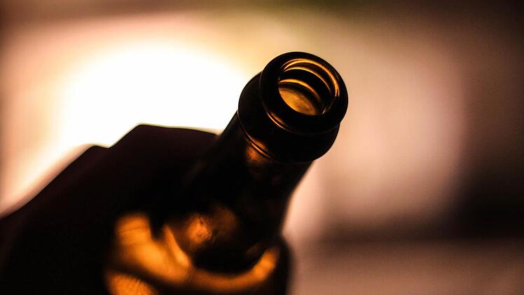 Wer die ätzende Flüssigkeit in die Bierflasche gefüllt hat, steht noch nicht fest. Symbolfoto: Christopher Schulz