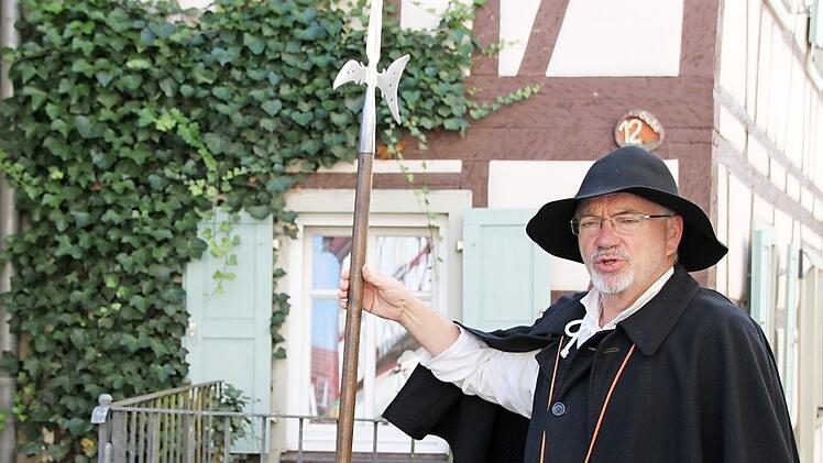 Rainer Kirch ist als Nachtw&auml;chter unterwegs.  Foto: Thomas Malz