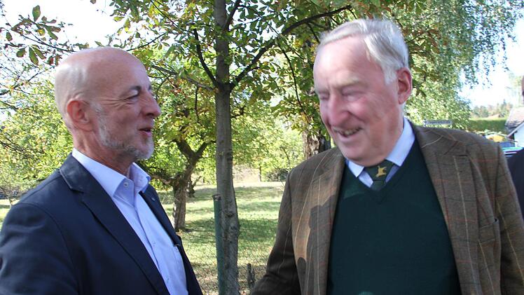 Gauland-Auftritt in Stockheim: zwischen Applaus und Protest. Foto: Veronika Schadeck