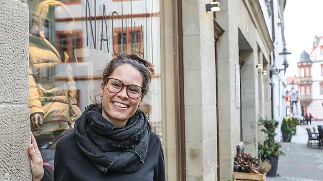 Marie Ebert vor ihrem Modegesch&auml;ft "Nachhall" in der Herrngasse in Coburg - auch sie setzt auf Click and Collect.Foto: Barbara Herbst