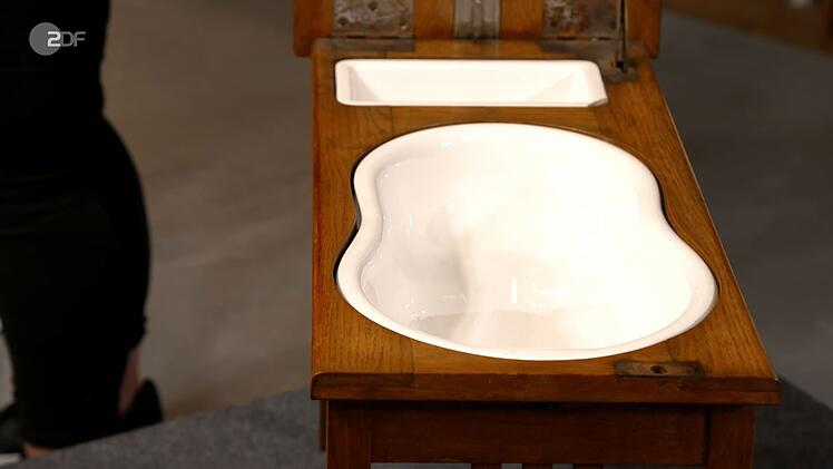 Zum Verkauf bei "Bares f&uuml;r Rares" stand also nun ein sogenanntes Hygienem&ouml;bel: ein Bidet aus der Zeit um 1900.