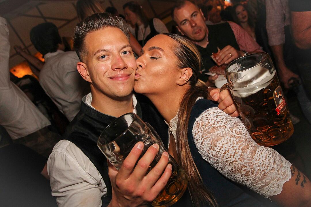 Tanzen, Feiern, Mitsingen &ndash; bayerische Partystimmung bis Mitternacht.