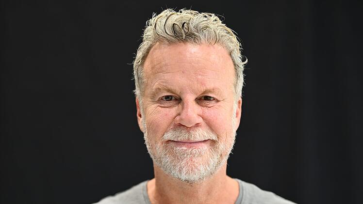 Sieben neue Reportagen mit Jenke von Wilmsdorff gibt es in diesem Herbst bei ProSieben und Joyn zu sehen. Zum Auftakt stellte sich der "Lebensreporter" mit Sohn J&aacute;nik einem seiner gr&ouml;&szlig;ten Probleme: dem chronisch schlechten Schlaf. An den kommenden Donnerstagen erforscht Jenke von Wilmsdorff weitere spannende Themen, die im Trend liegen.