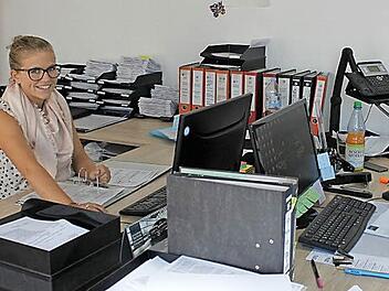 Antonia Riedlmeier (links) und Tina Schmitt hatten sich für eine Ausbildung zur Bürokauffrau entschieden und wurden vom Ausbildungsbetrieb Gelder und Sorg in Haßfurt übernommen.