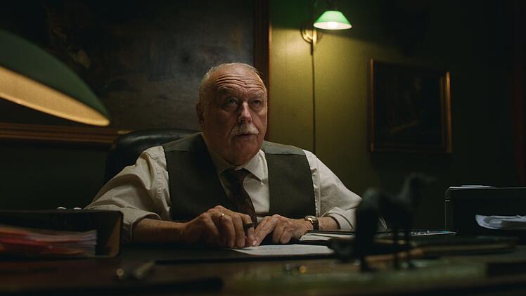 Fleisch- und Wurst-Fabrikant Alfons Dahlmann (Thomas Thieme) hat eine besondere Weihnachts&uuml;berraschung f&uuml;r seine Kinder: Er m&ouml;chte sich von seinen Gesch&auml;ften zur&uuml;ckziehen und die Firma &uuml;bergeben - nur an wen?