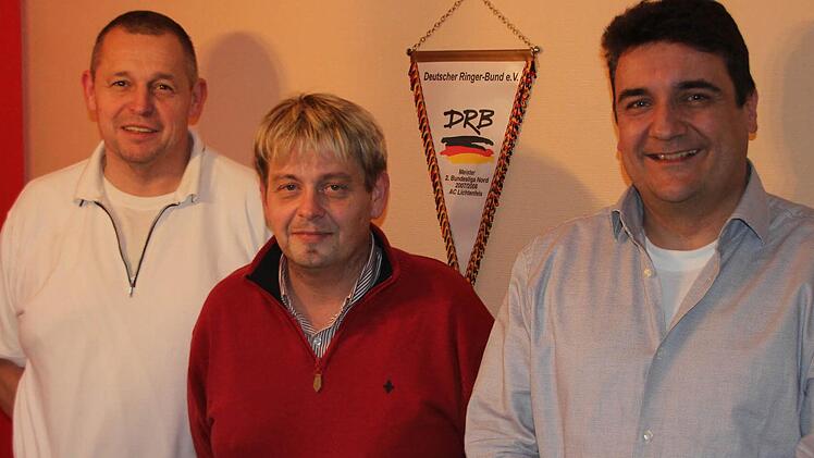 Das Führungstrio des AC Lichtenfels (von links) Mannschaftsführer Jürgen Lieb, Vereinsvorsitzender Stefna Heinlein und der Geschäftsführer der ACL Sport GmbH, Uwe Hetzel. Foto: Udo Schilling