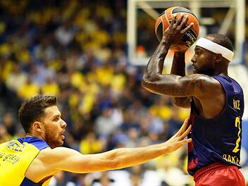 Tyrese Rice (r.) ist mit 15,1 Punkten im Schnitt Barcelonas bester Werfer. Foto: dpa