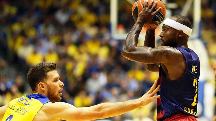 Tyrese Rice (r.) ist mit 15,1 Punkten im Schnitt Barcelonas bester Werfer. Foto: dpa