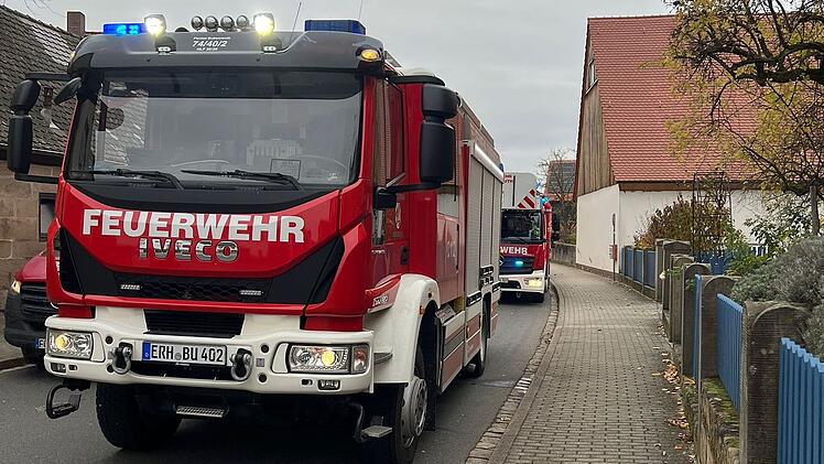 Bubenreuth: Feuerwehr muss Wohnungstür aufstemmen - Frau verletzt