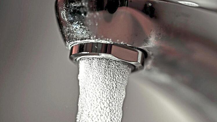 Der Burgkunstadter Stadtrat hat der Aufl&ouml;sung des Zweckverbands zur Wasserversorgung der G&auml;rtenrother Gruppe zugestimmt.Felix K&auml;stle/dpa (Symbolbild)