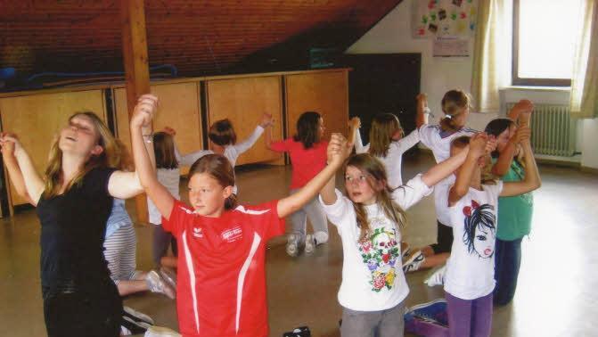 Mit der Bewegung sollen die Kinder den Schulstress bewältigen können und ruhiger werden. Foto: Gerda Völk