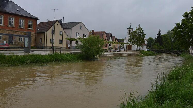 Nah am Wasser gebaut: Gundelsheim und der Leitenbach.Fotos: Ronald Rinkelf