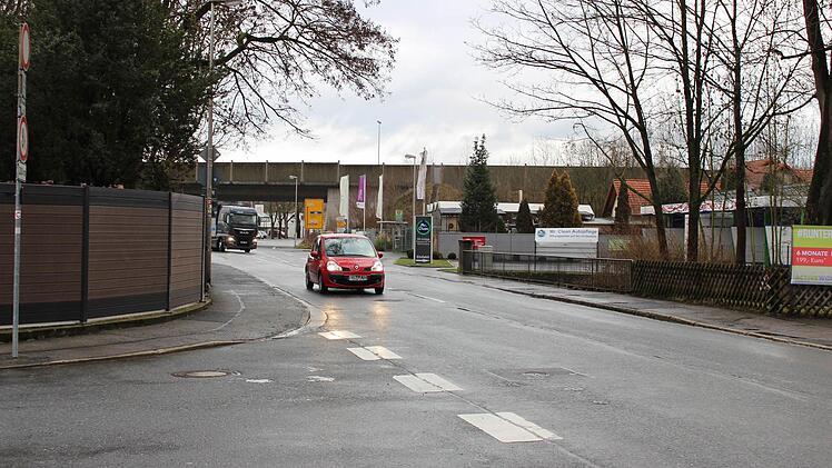 Um die Lauter-Brücke in der Rodacher Straße, die ersetzt werden soll, ging es im Bausenat. Foto: Ulrike Nauer