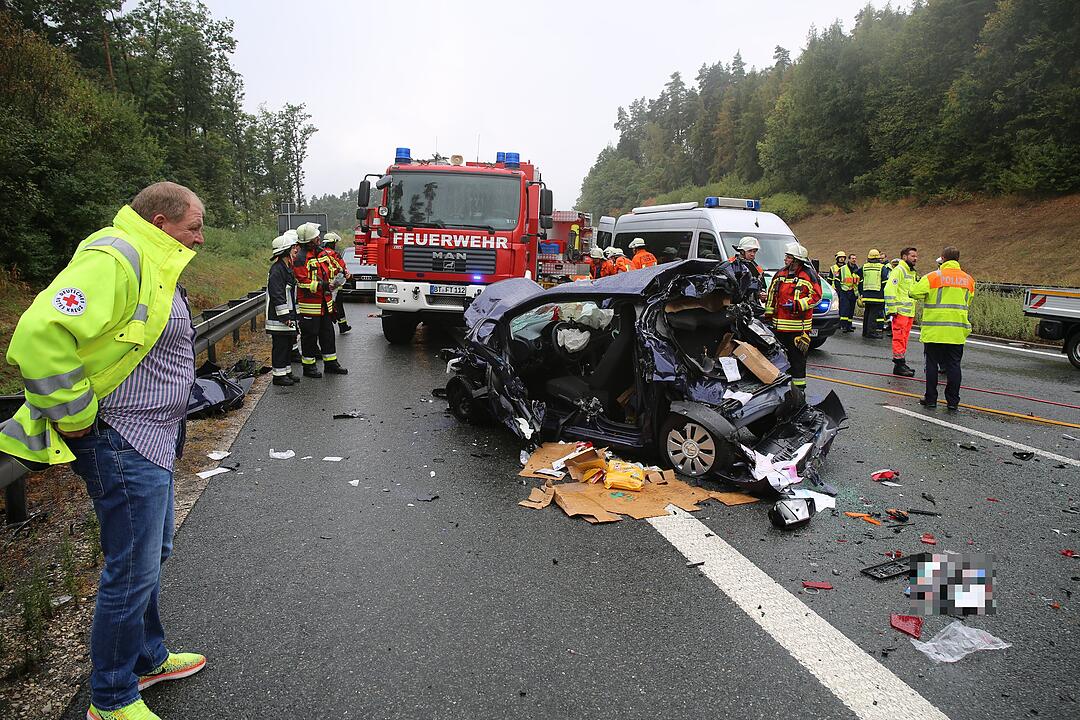 Schwerer Unfall nach Starkregen auf A9 bei Bayreuth
