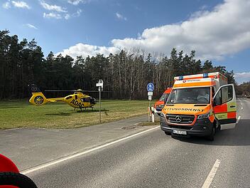 Auto übersieht Motorradfahrer beim Abbiegen: Biker bei Unfall verletzt