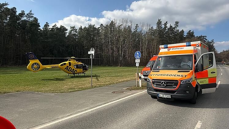 Auto übersieht Motorradfahrer beim Abbiegen: Biker bei Unfall verletzt