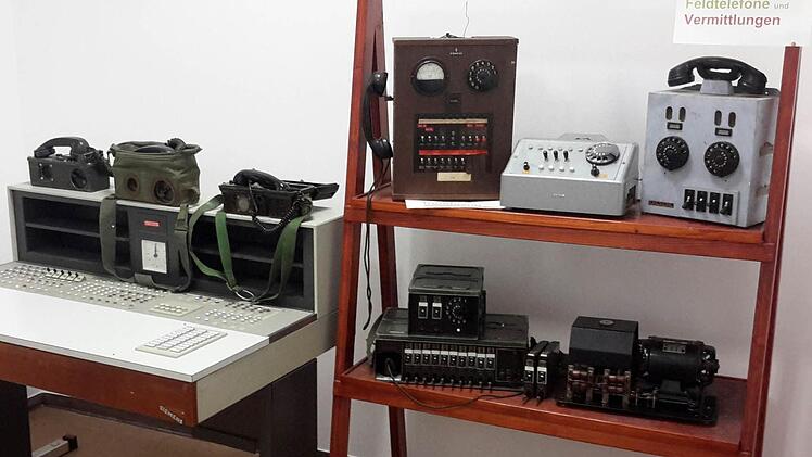 Für heutige Verhältnisse schon abenteuerlich muten die historischen Fernmeldeanlagen an. Foto: Rolf Pralle