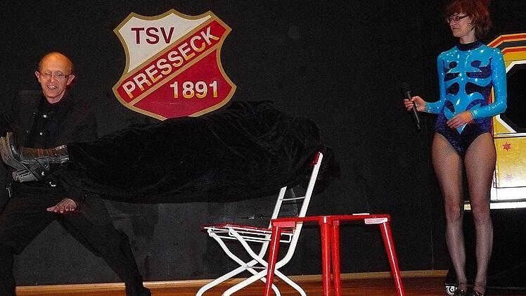 Magier Tomandy Magic ließ eine Jungfrau schweben.