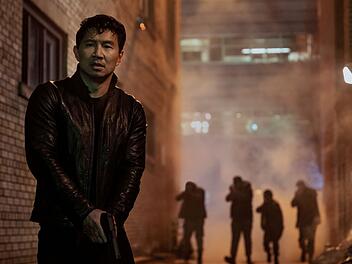 "Shang Chi and the Legend of the Ten Rings"-Star Simu Liu ist der Hauptdarsteller in der neuen Sci-Fi-Thrillerserie "The Copenhagen Test".