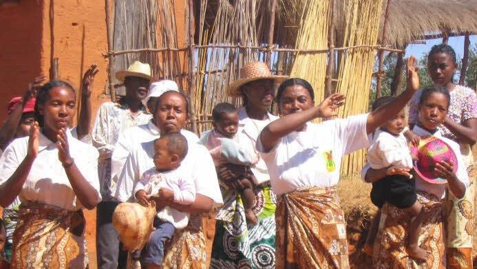 Eine der Frauengruppen in Madagaskar, die im Dachverband "Fivoy"" organisiert sind.