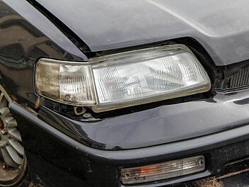 Ein betrunkener 31-J&auml;hriger ist in Ebersdorf erst gegen einen Zaun gefahren und dann gefl&uuml;chtet. Sein Fahrzeug konnte er nur ungen&uuml;gend verbergen. Symbolfoto: Christopher Schulz