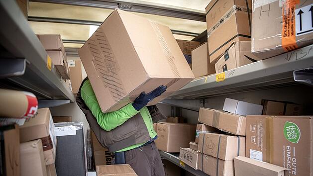 Paketbote auf Firmengel&auml;nde in Aichach eingesperrt