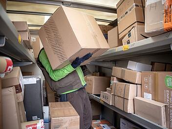 Paketbote auf Firmengel&auml;nde in Aichach eingesperrt