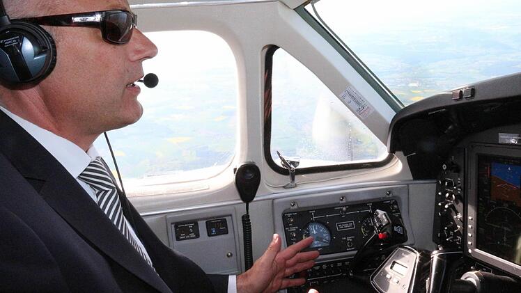 Auf dem Rückflug. Nun ist Christian Vohl am Steuer bzw. neben dem Autopilot.