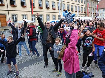 Fans feiern den Sieg Foto: Barbara Herbst