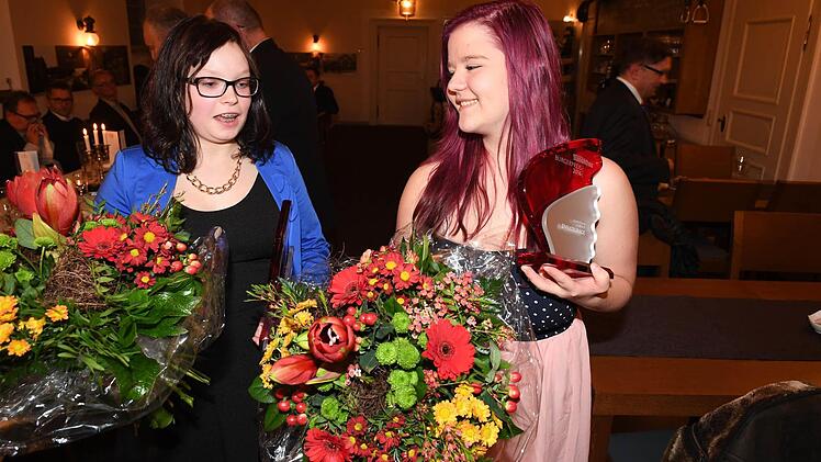 Celine Bechmann (links) und Celine Nüssel Foto: Ronald Rinklef