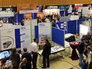 Die Vielseitigkeit der Aussteller macht die Ausbildungsbörse sehr beliebt. Landratsamt Neustadt a.d.Aisch-Bad Windsheim
