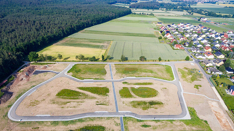 Pettstadt: Die ersten Bauarbeiten haben schon begonnen - die Gemeinde war zuvor mit Anfragen für Baugrundstücke überhäuft worden.