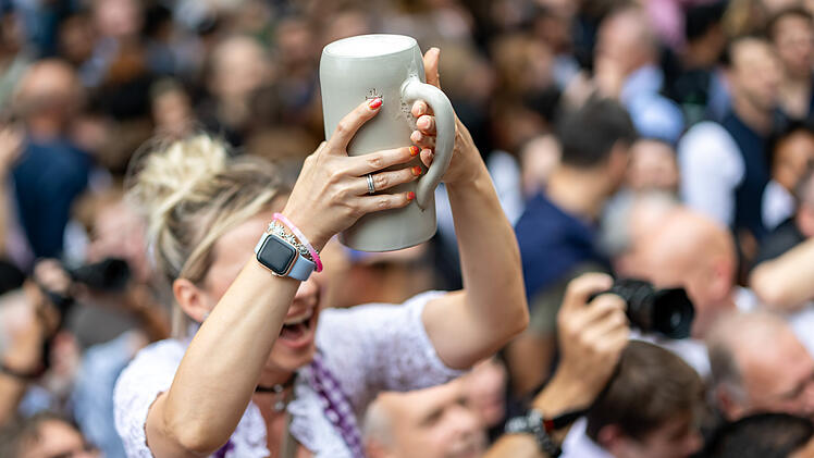 Er&ouml;ffnung Erlanger Bergkirchweih mit Bieranstich