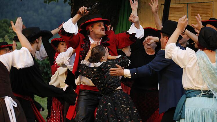 Turbulent ging es im Stück "Der Floh im Ohr" zu. Dem Publikum gefiel's.  Foto: Matthias Hoch