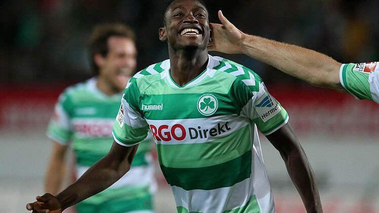 Der Fürther Abdul Rahman Baba jubelt über seinen Treffer zum 3:1 in der 57. Minute. Foto: Daniel Karmann/dpa