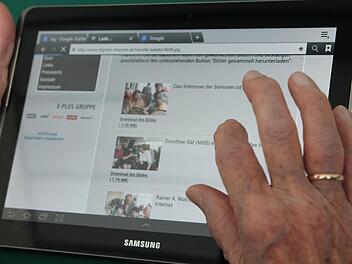 Einfach mal auf dem Touchscreen herumtippen und sehen was passiert. Foto: Benedikt Borst
