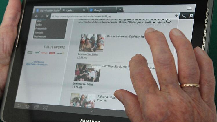 Einfach mal auf dem Touchscreen herumtippen und sehen was passiert. Foto: Benedikt Borst