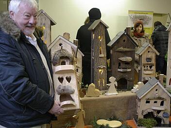 Vogel-Villen und Lichthäuser baut Norbert Pfister (Foto) in seiner Freizeit. Foto: Winfried Ehling